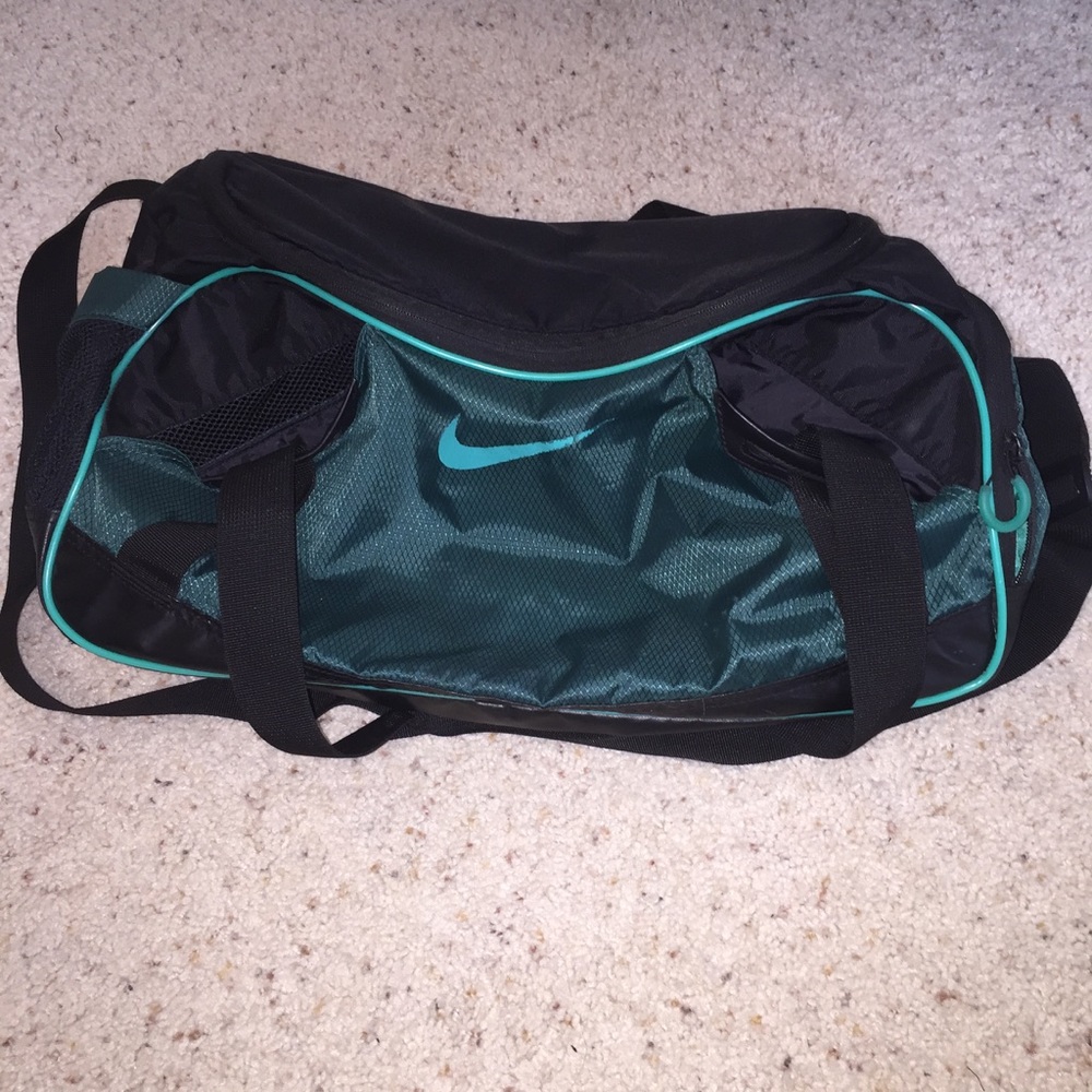 nike green duffle bag
