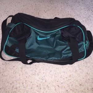 nike green duffle bag