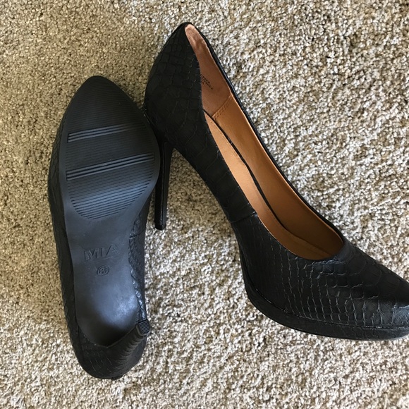 Sexy faux snake skinned pumps! - Picture 3 of 3