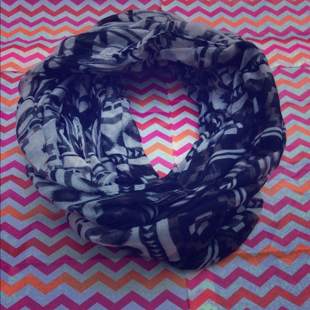 Black and white scarf