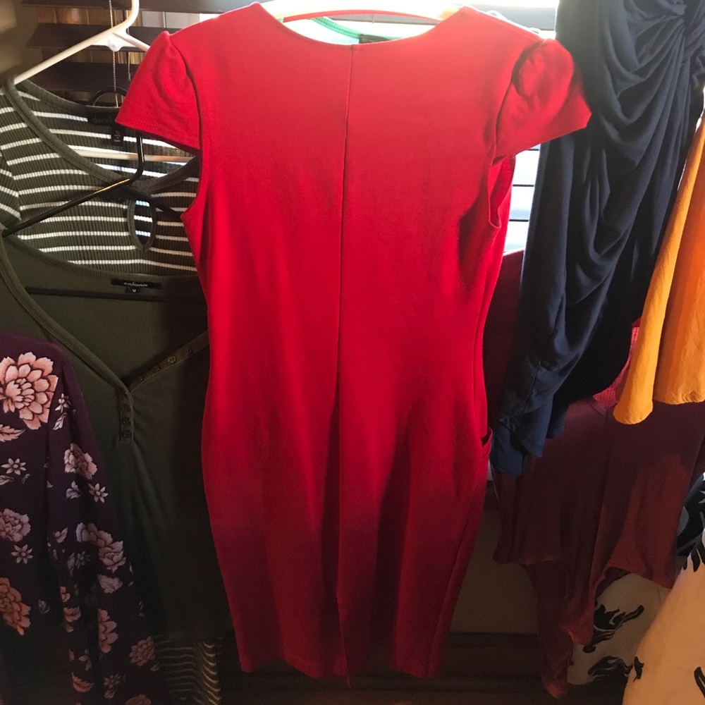 Red dress - Picture 4 of 4