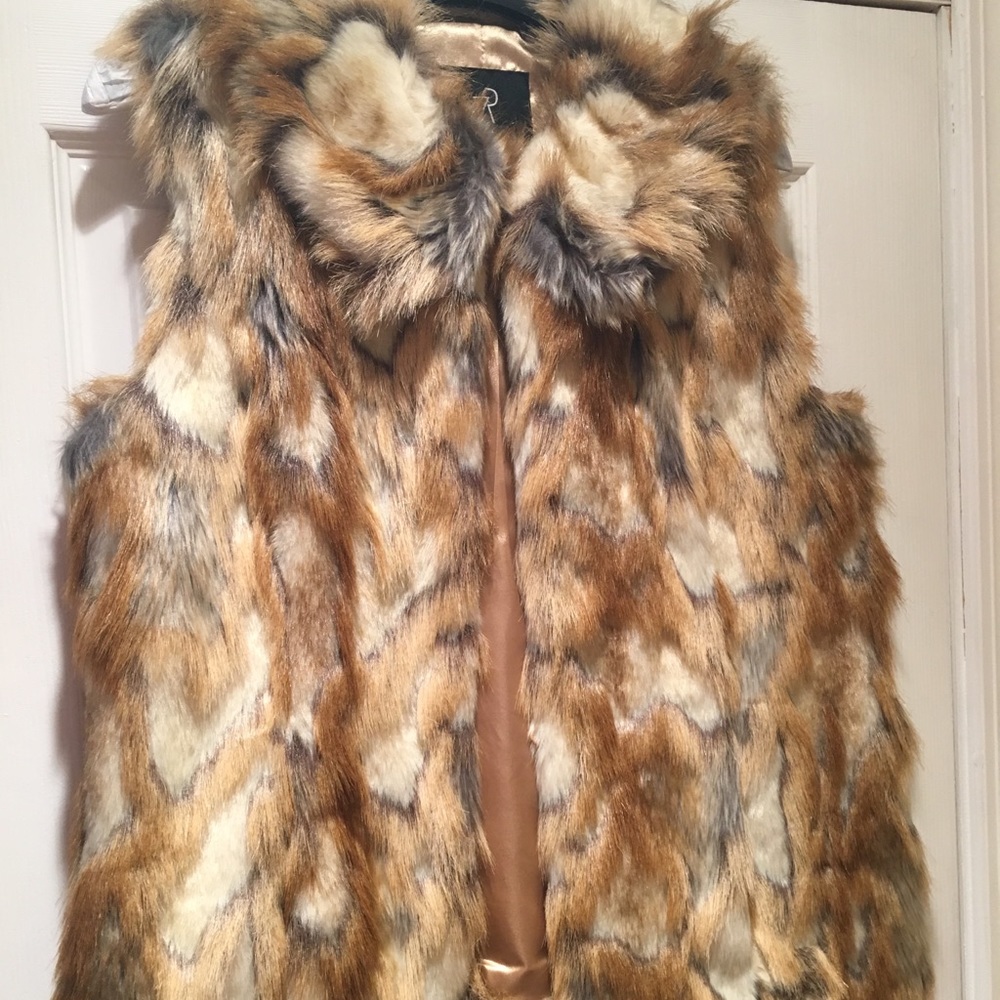 Faux Fur Vest - Picture 2 of 4