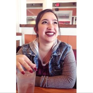 Meet your Posher, Lea