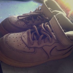 Nike toddler wheats