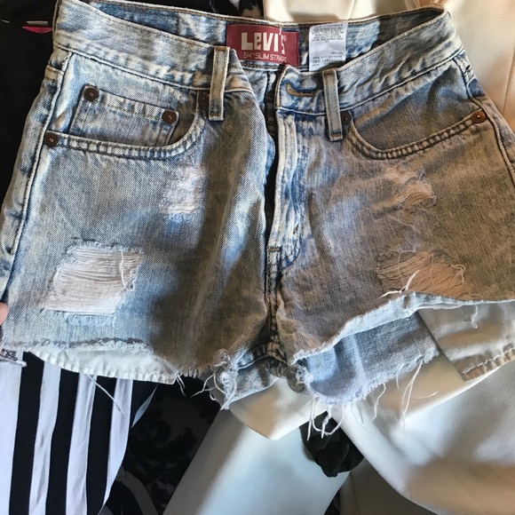 Levi jean shorts - Picture 2 of 2