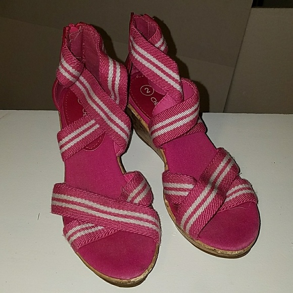 Litlle gil 5 to 7 Cherokee good sandals size 2 UIGC - Picture 1 of 4