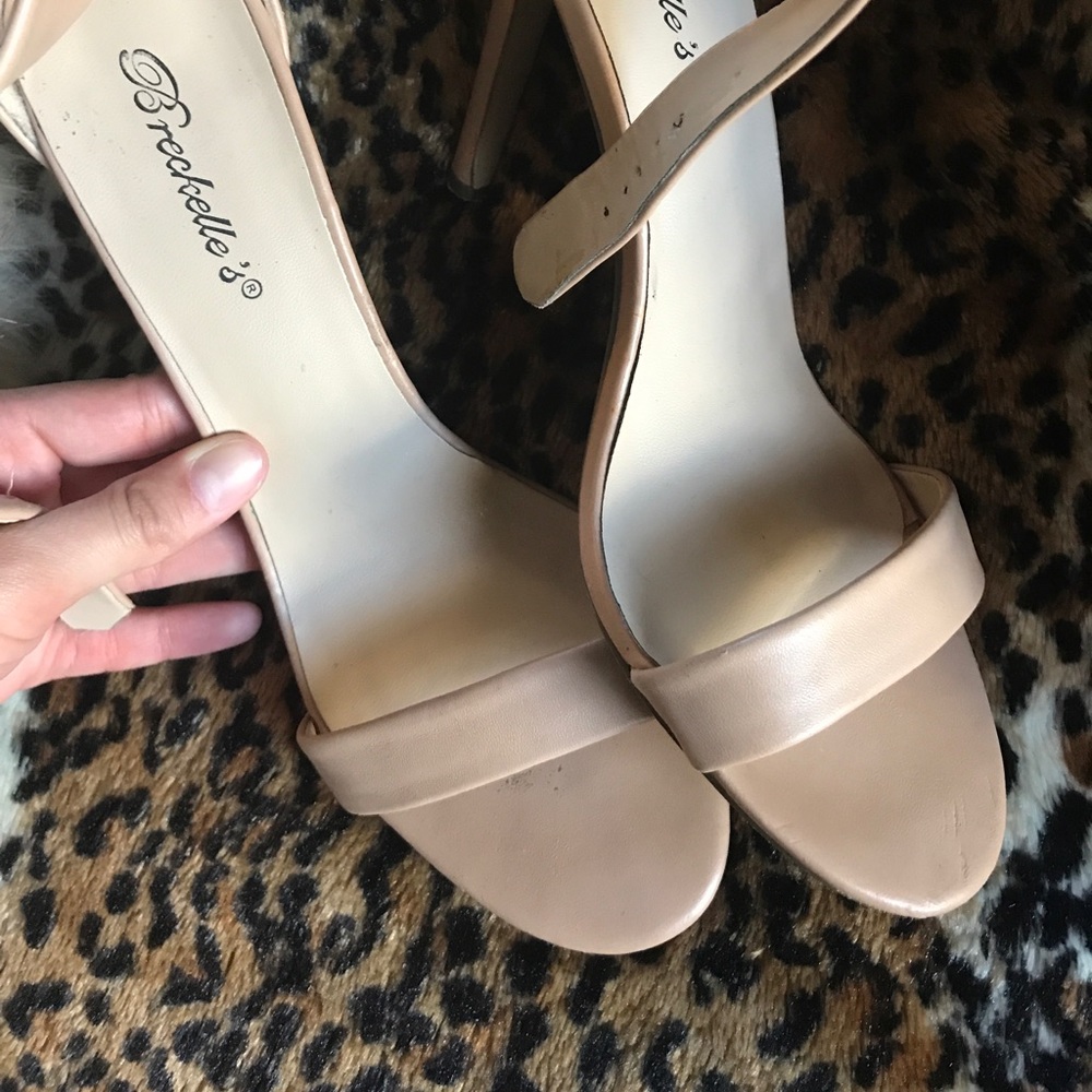 Beige heels - Picture 2 of 3