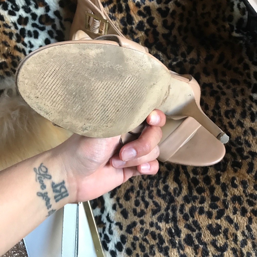 Beige heels - Picture 3 of 3