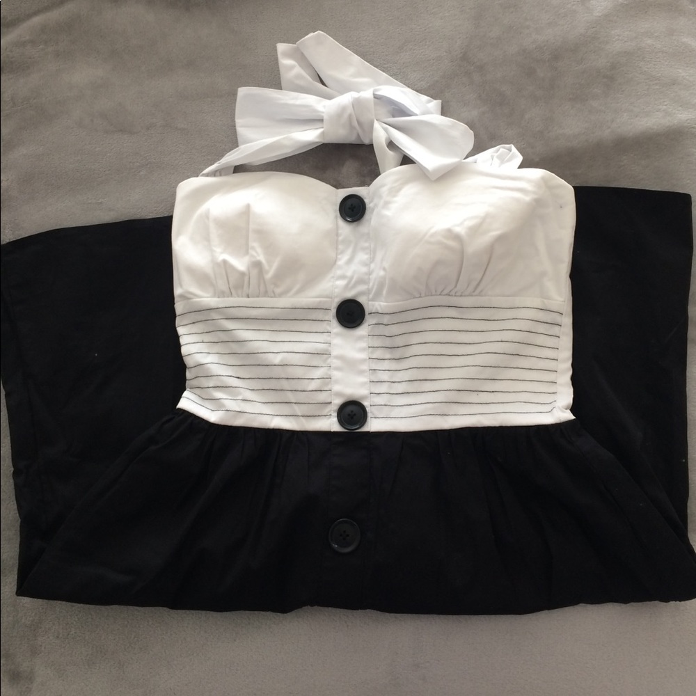 Juniors size 5 black and white sleeveless dress