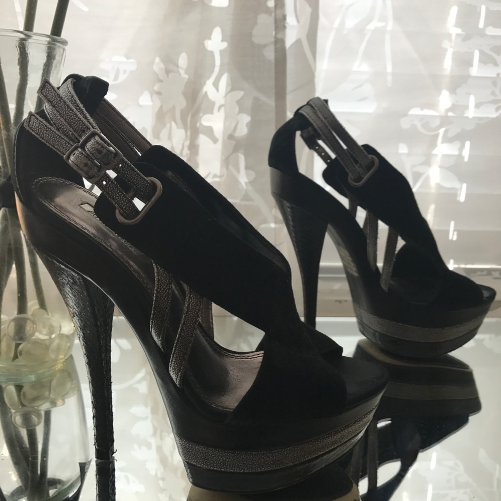 Heels - Picture 2 of 3