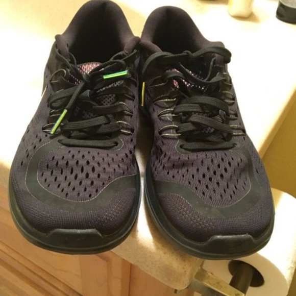 Nike shoes - Picture 1 of 5