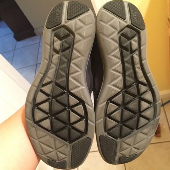 Nike shoes - Picture 3 of 5