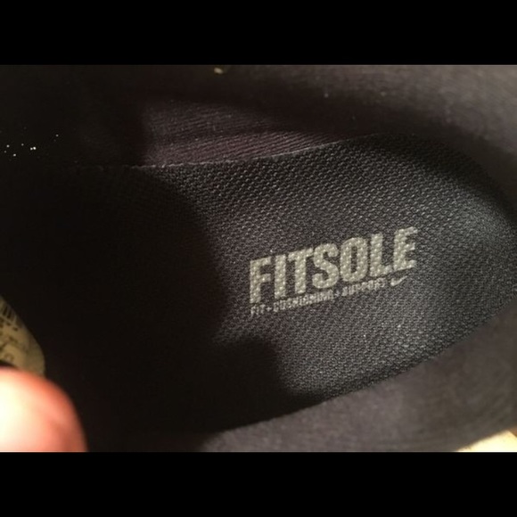 Nike shoes - Picture 4 of 5