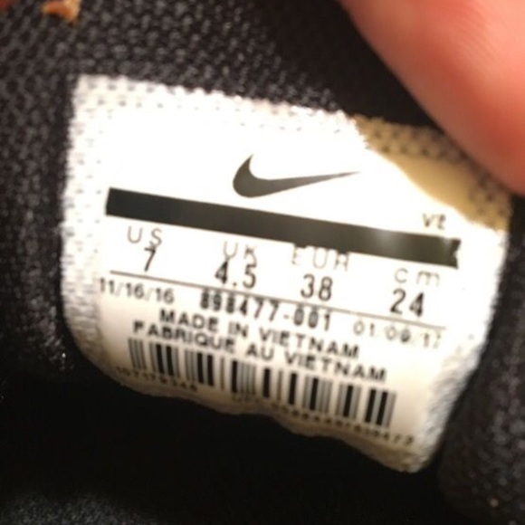 Nike shoes - Picture 5 of 5