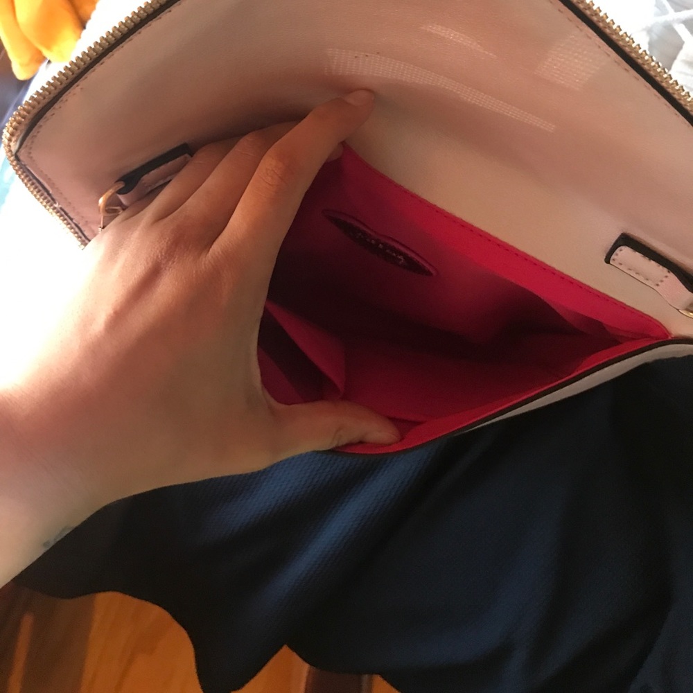 Pink purse! - Picture 3 of 4