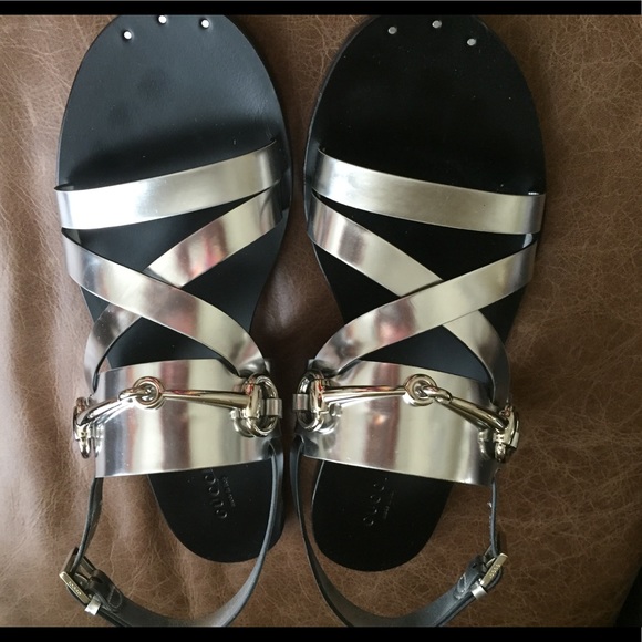 Argento Gucci  silver sandals with buckle and Logo - Picture 3 of 4