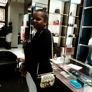 Meet your Posher, Kamala