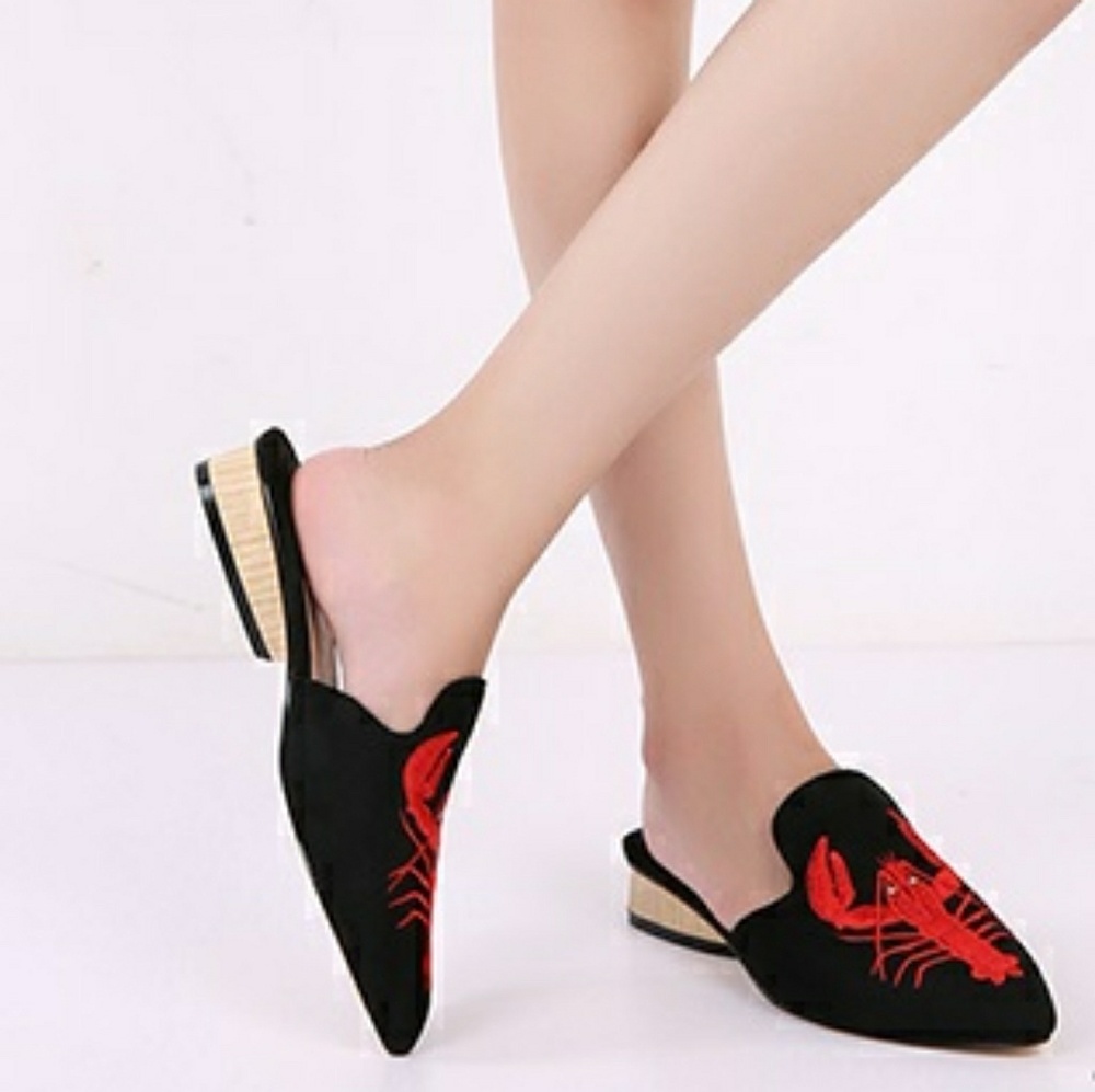 1 Pair Left🆕Lobster Faux Suede Flats - Picture 7 of 8