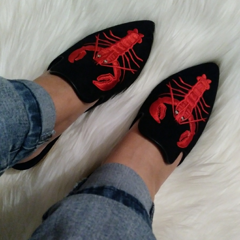 1 Pair Left🆕Lobster Faux Suede Flats - Picture 2 of 8