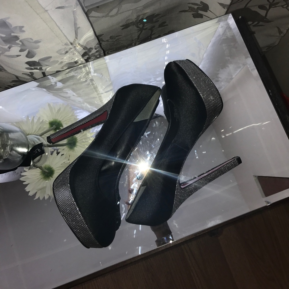 Heels - Picture 3 of 3