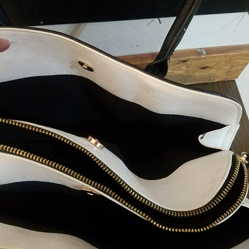 Purse - Picture 2 of 3