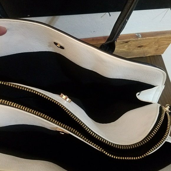 Purse - Picture 2 of 3