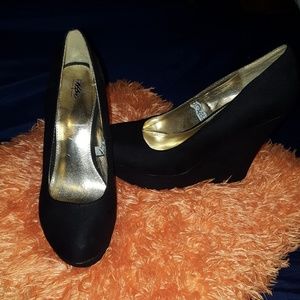 Mossimo black wedges