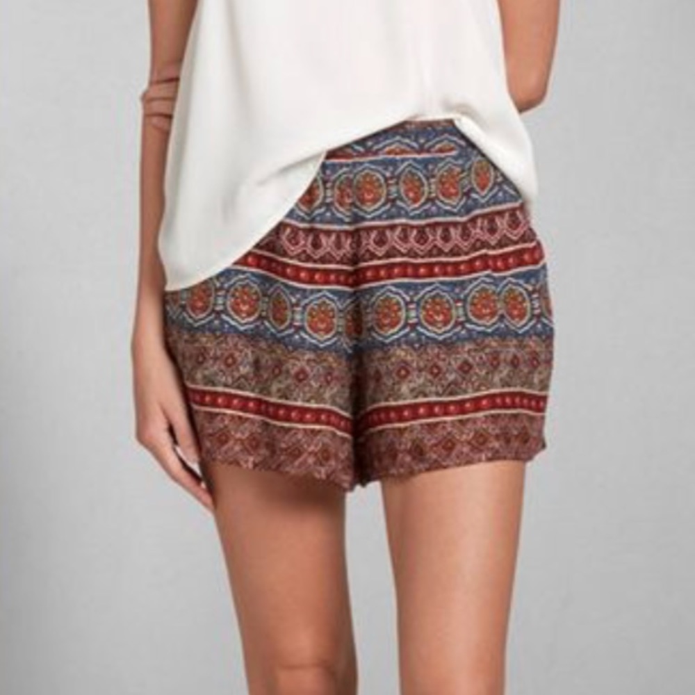 ✨A&F Drapey Printed Shorts