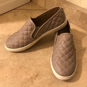 Steve Madden size 8.5 slip ons
