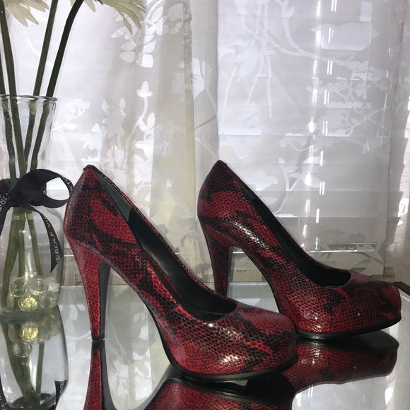 Shoes - Picture 3 of 3