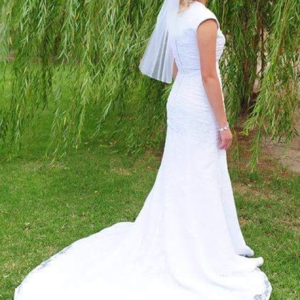Modest wedding dress - Picture 2 of 2