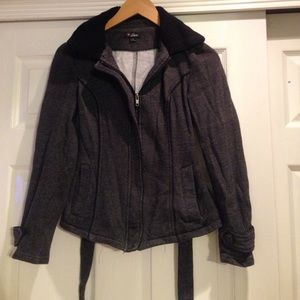 Zip up jacket! With belt and removable hood!!