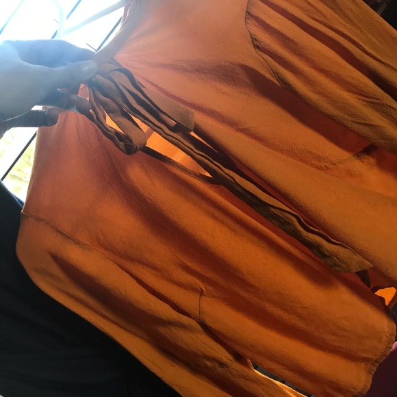 Flowing yellow top! - Picture 3 of 3