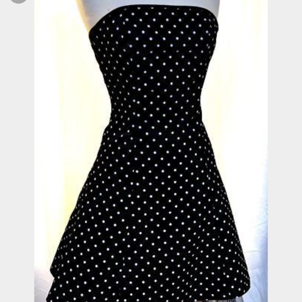 Strapless A-line dress with white polka dots