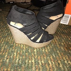 Black and gold Elle wedges