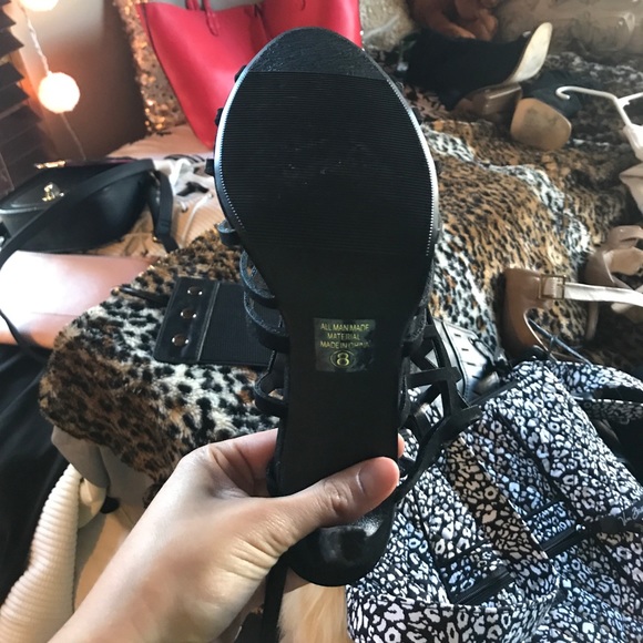 Black heels - Picture 4 of 4