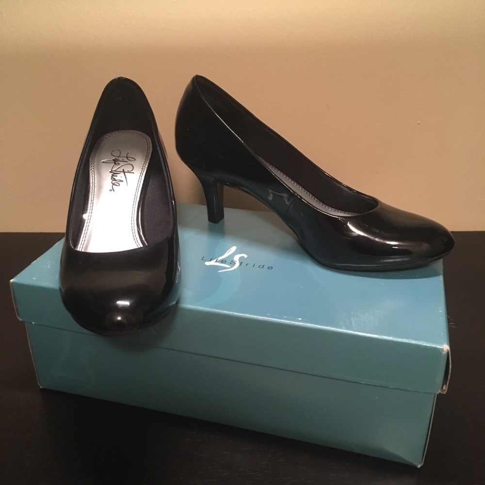 Size 6 Black Vinyl Pumps