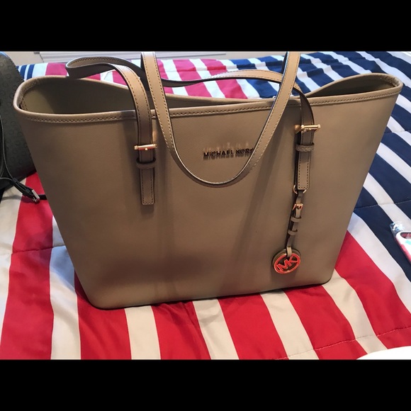 Michael Kors - Picture 2 of 4