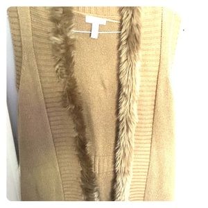 Knit vest with faux fur lining