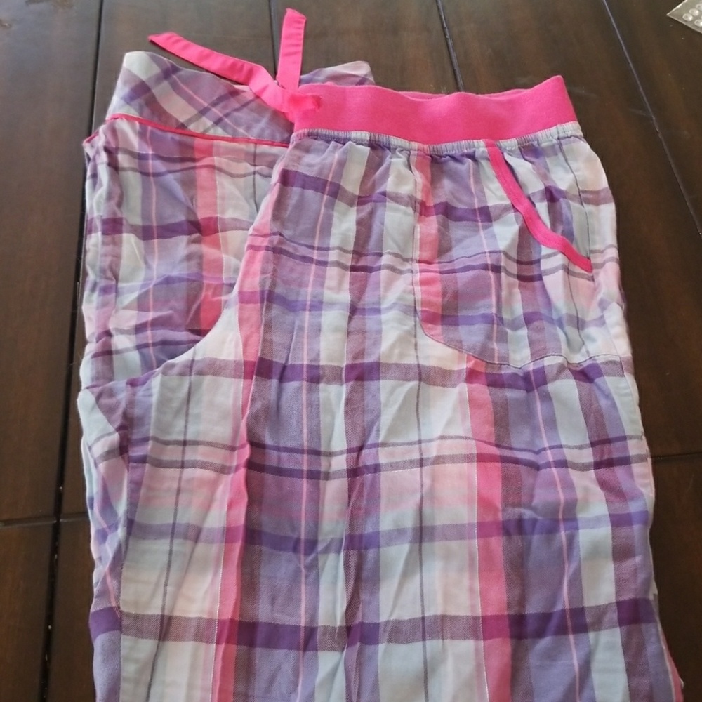 Large on pants with pockets