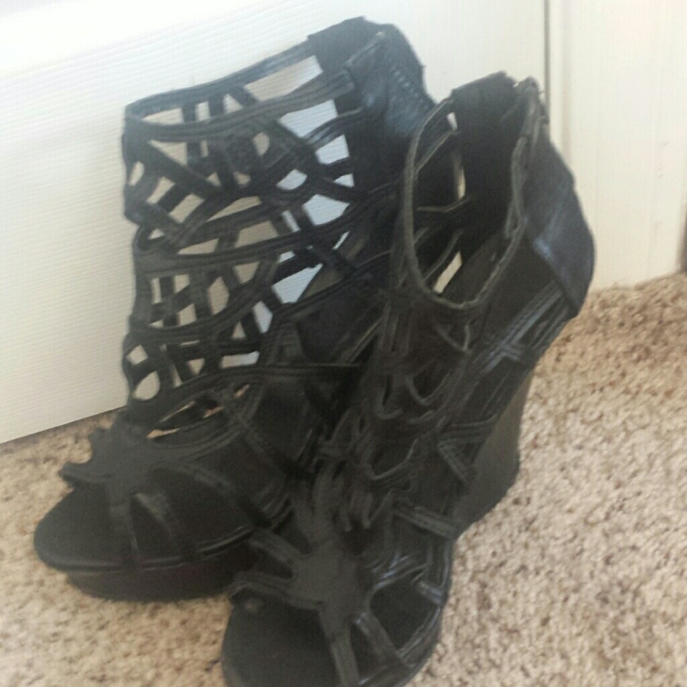 Black strappy wedges