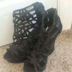 Black strappy wedges