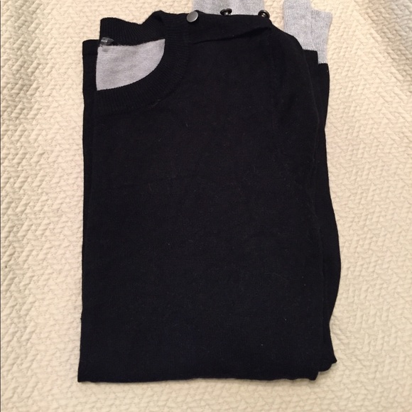 👠 3 for $15 - Black and gray sweater - Picture 1 of 3