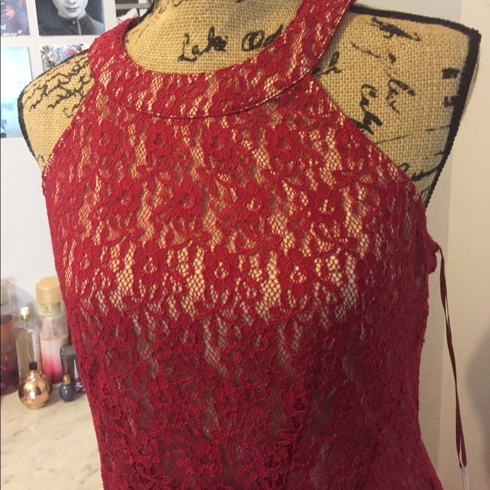 Red lace dress - Picture 2 of 3