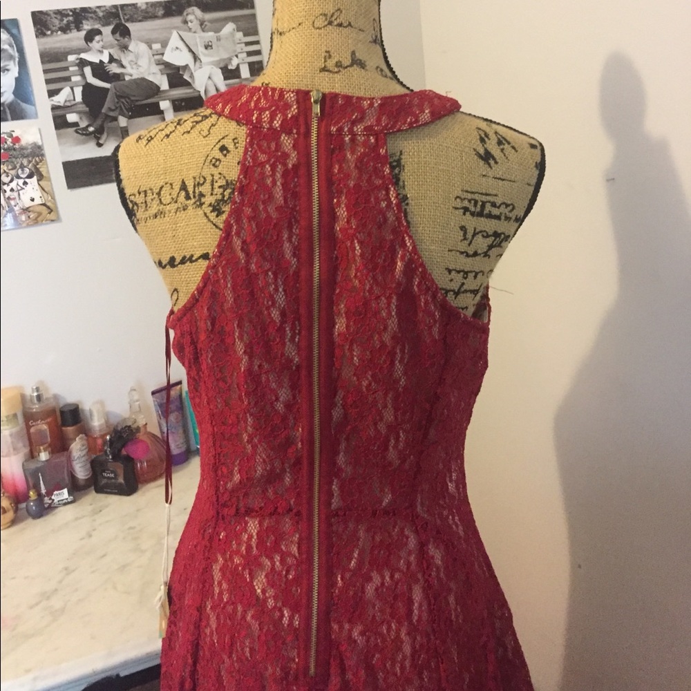 Red lace dress - Picture 3 of 3
