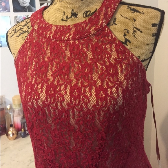 Red lace dress - Picture 2 of 3