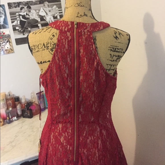 Red lace dress - Picture 3 of 3