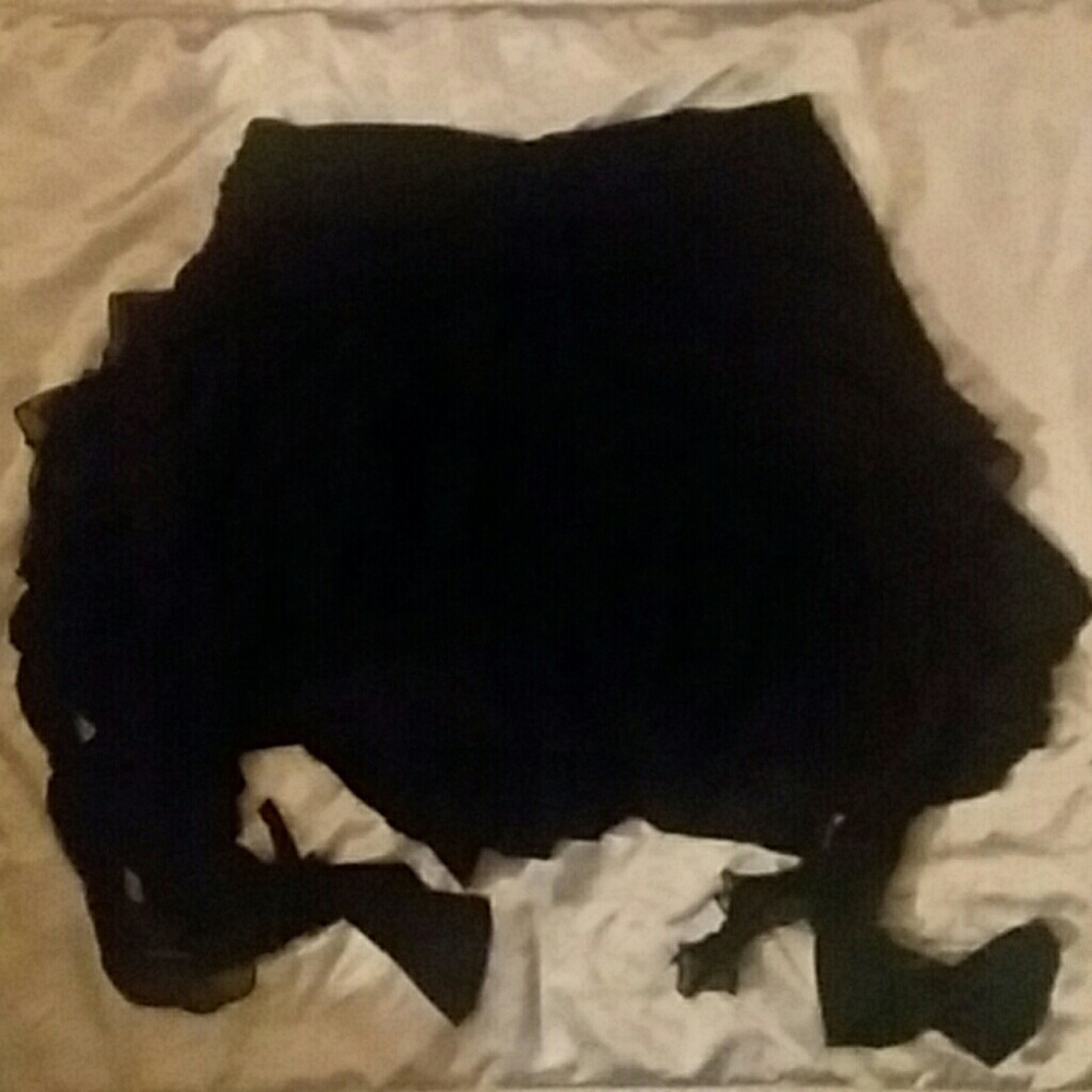Black flow skirt