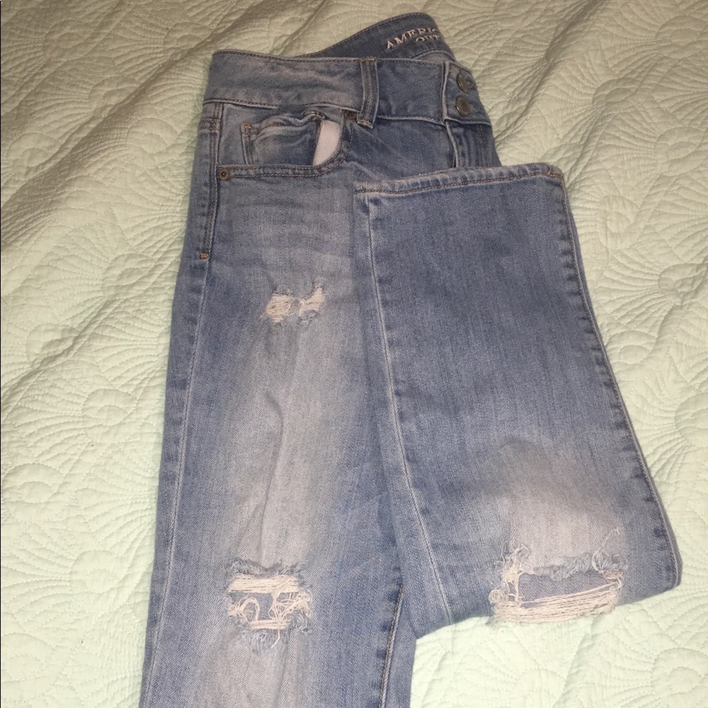 Light wash American Eagle distressed denim jeans