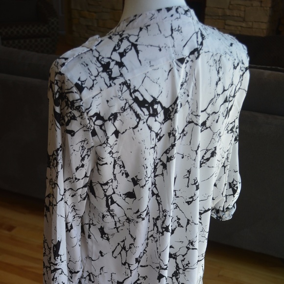 CALVIN KLEIN BUTTON FRONT BLOUSE - Picture 3 of 3